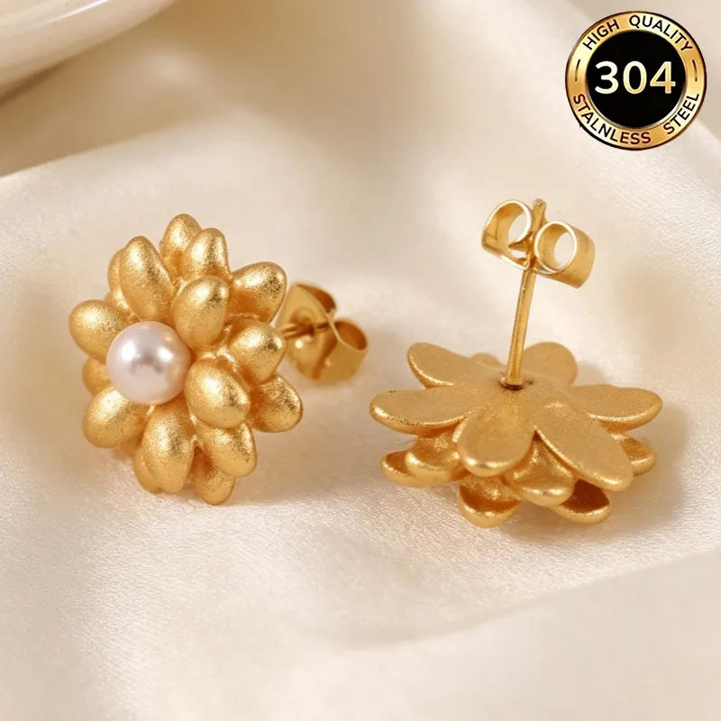 Stahlohrringe mit Blumen und Perlen – EA351