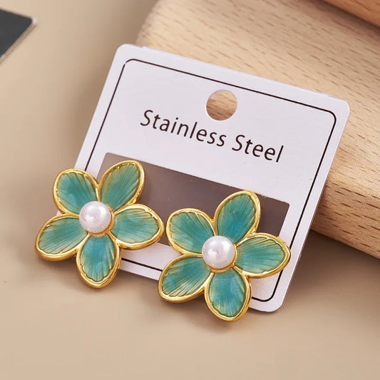 Earrings of steel blue flowers with pearl-ea082