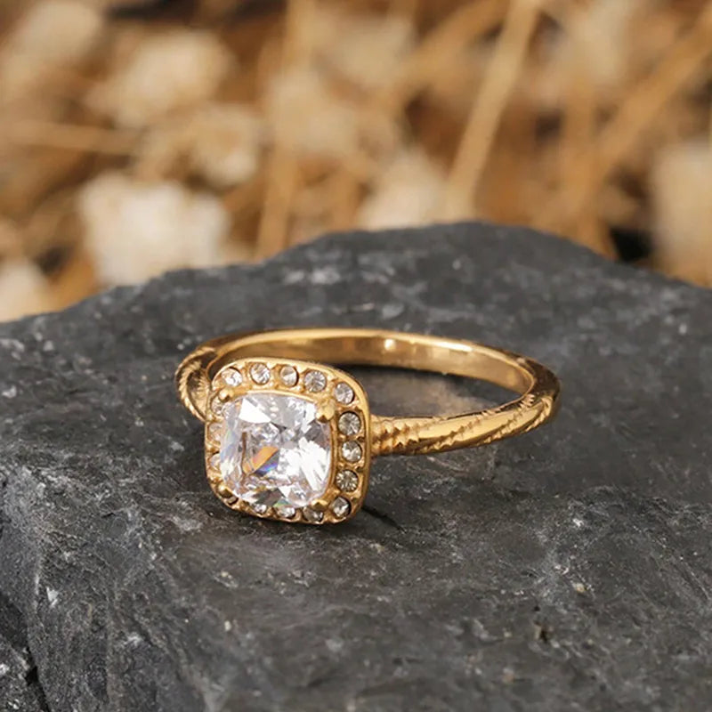 Δαχτυλίδι επιχρυσωμένο ατσάλι με τετράγωνη πέτρα-R027