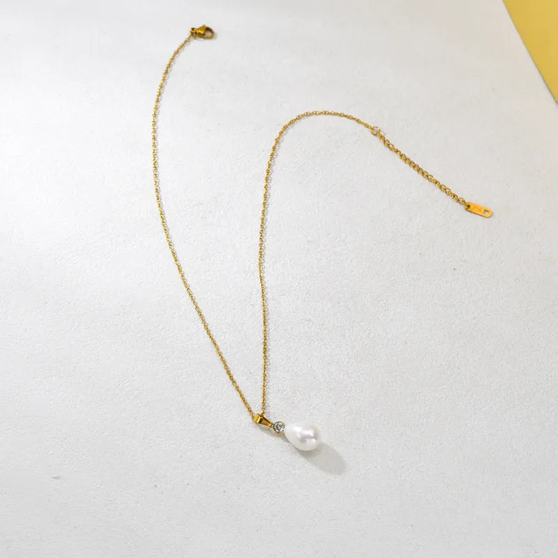 Κολιέ επιχρυσωμένο ατσάλι με πέρλα και zircon-NE549