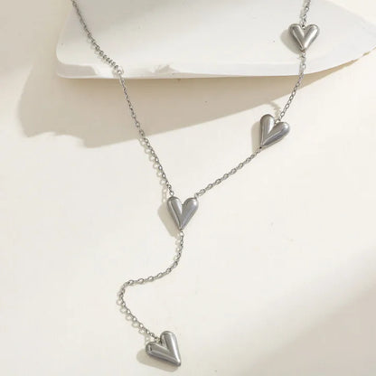 Colier lung de oțel cu inimioare pe o parte-NE030