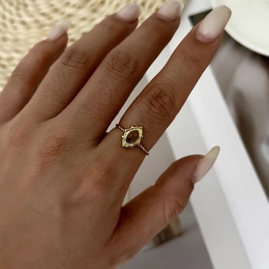 Goldring aus Stahl mit braunem Rautenstein – R352