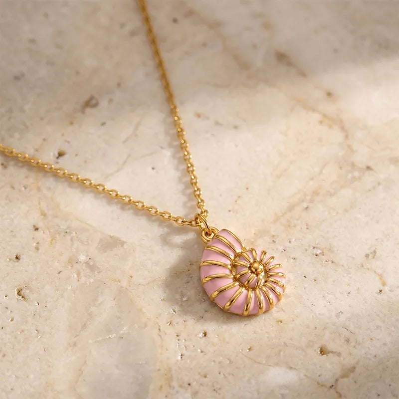 Collana in acciaio con cuori di zirconi rosa - NE426
