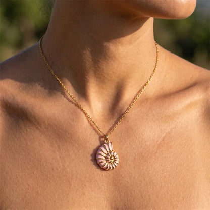 Collana in acciaio con cuori di zirconi rosa - NE426