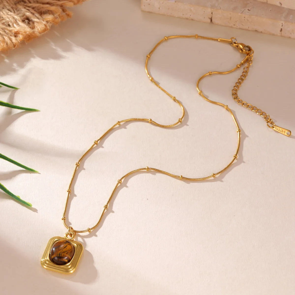 Κολιέ επιχρυσωμένο ατσάλι με καφέ πέτρα-NE017