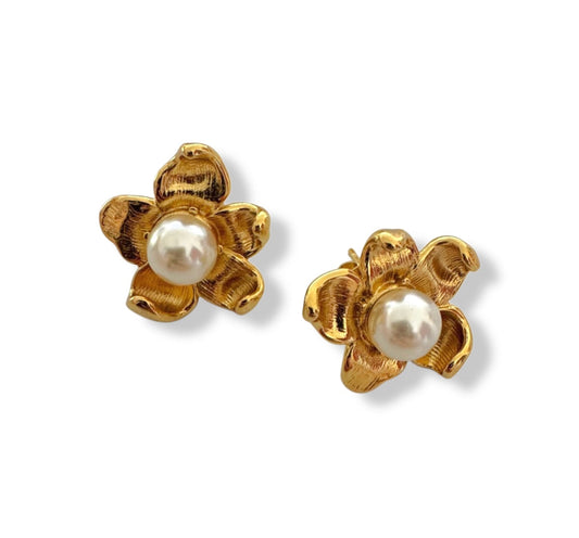 Earrings of steel gold flowers with central pearl - EA004