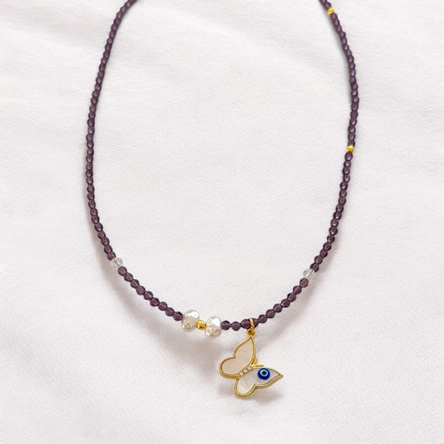 Necklace with lilac beads and butterfly pendant - ne369