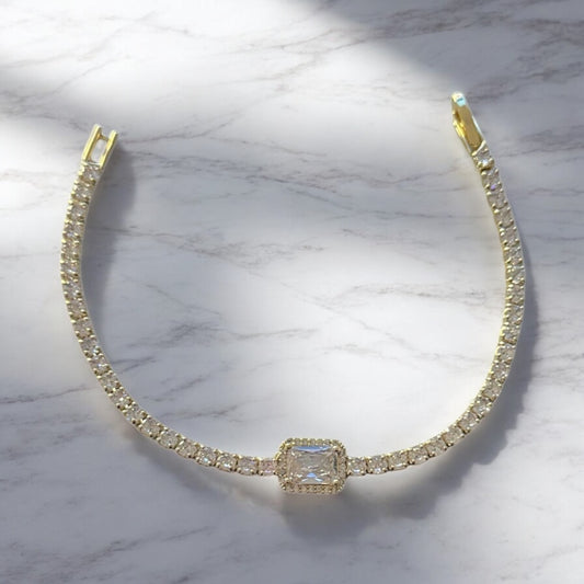 Gold Bracelet with central rectangular zircon stone - Br264