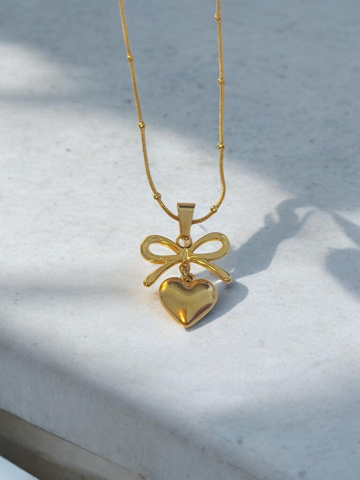 Steel necklace with heart and bow-ne068