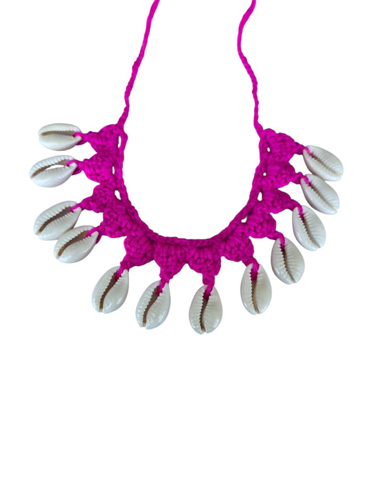 Fuchsia knitted necklace with shells - w491