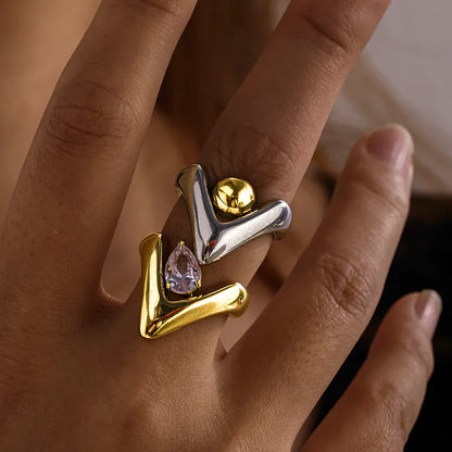 Inel triunghiular din oțel placat cu aur cu zirconiu - R217