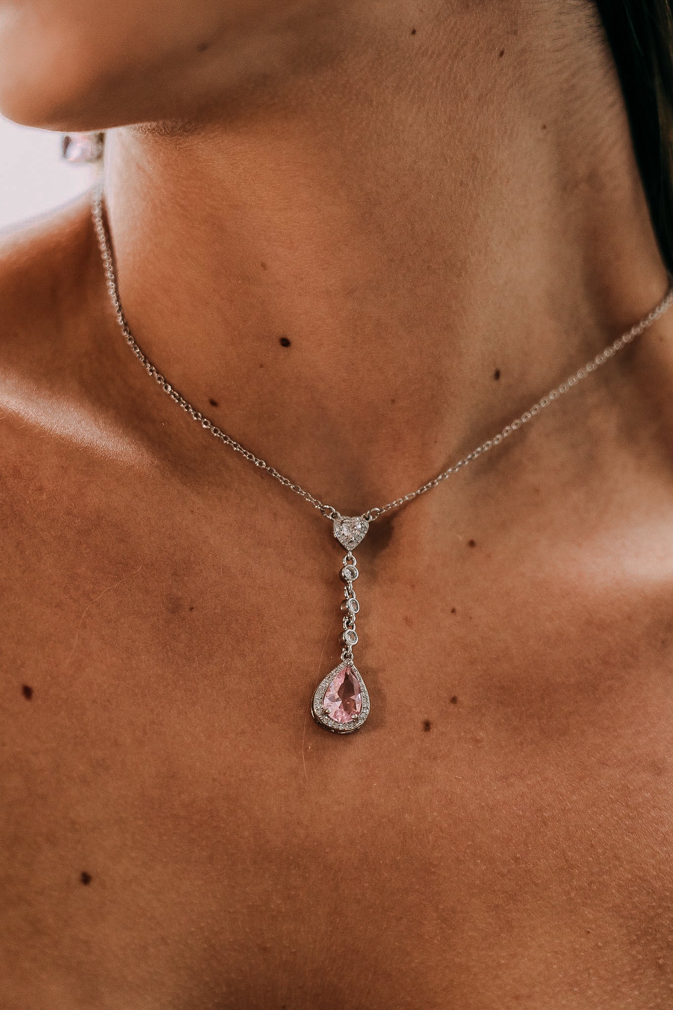 Pendant necklace with pink zircon - ne157