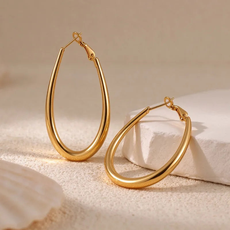 Goldene Stahlohrringe mit braunen Steinen – EA320