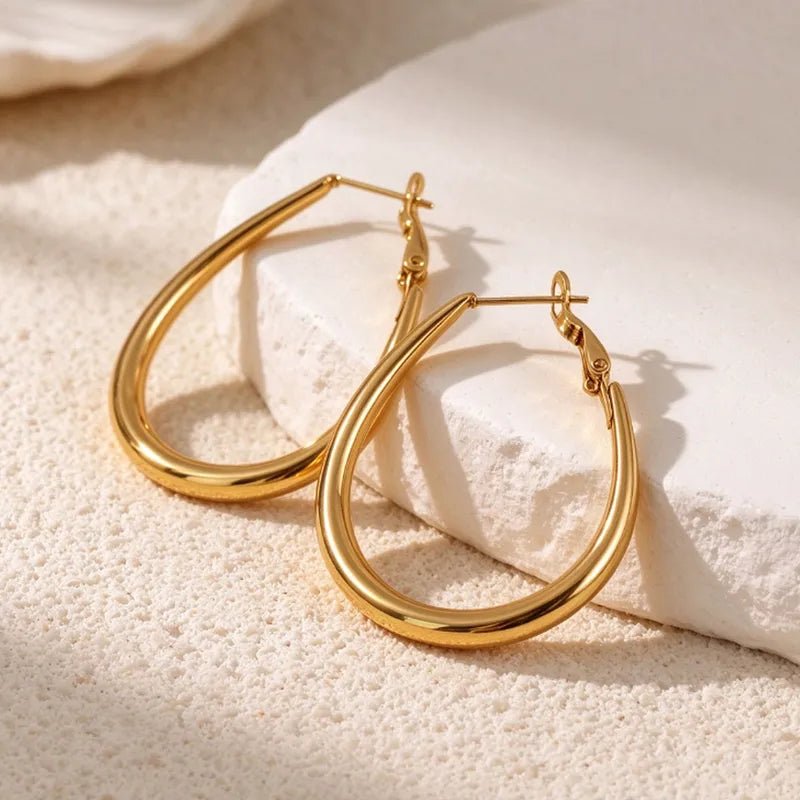 Goldene Stahlohrringe mit braunen Steinen – EA320