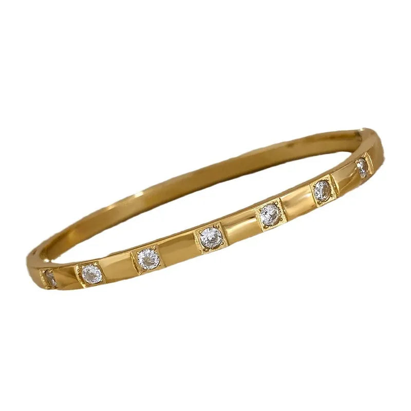 Pulseira em aço dourado com zircão e armação quadrada-BR208