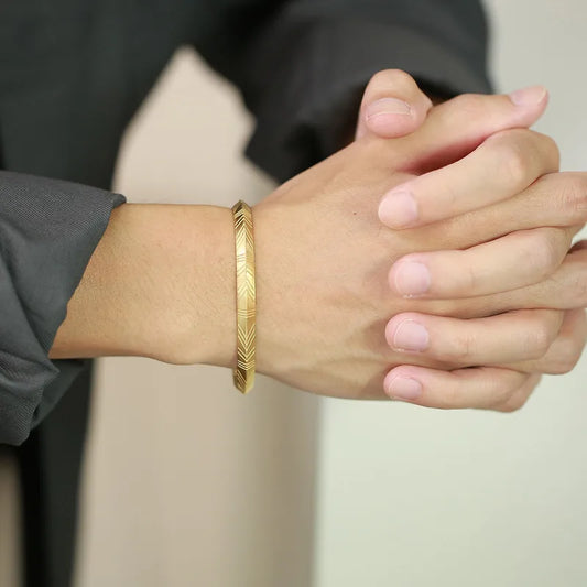 Βραχιόλι χρυσό ατσάλι με μαύρες γραμμές-BR012