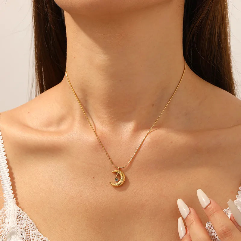 Κολιέ επιχρυσωμένο ατσάλι με φεγγάρι και zircon-NE114