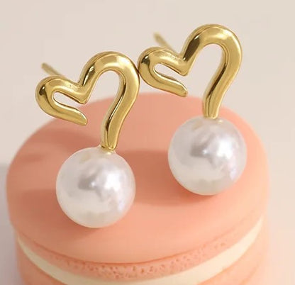 Σκουλαρίκια επιχρυσωμένο ατσάλι καρδιά με πέρλα-EA625