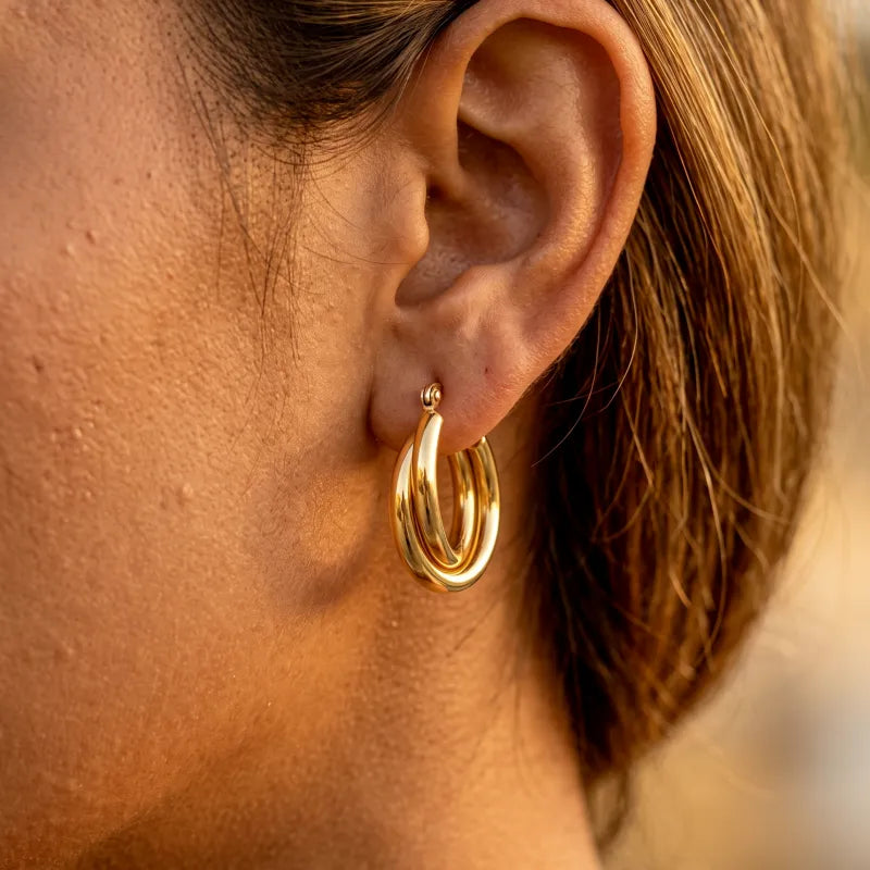 Goldene Stahlohrringe mit braunen Steinen – EA320
