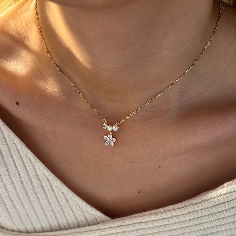 Κολιέ επιχρυσωμένο ατσάλι με λουλούδι και πέρλες-NE401