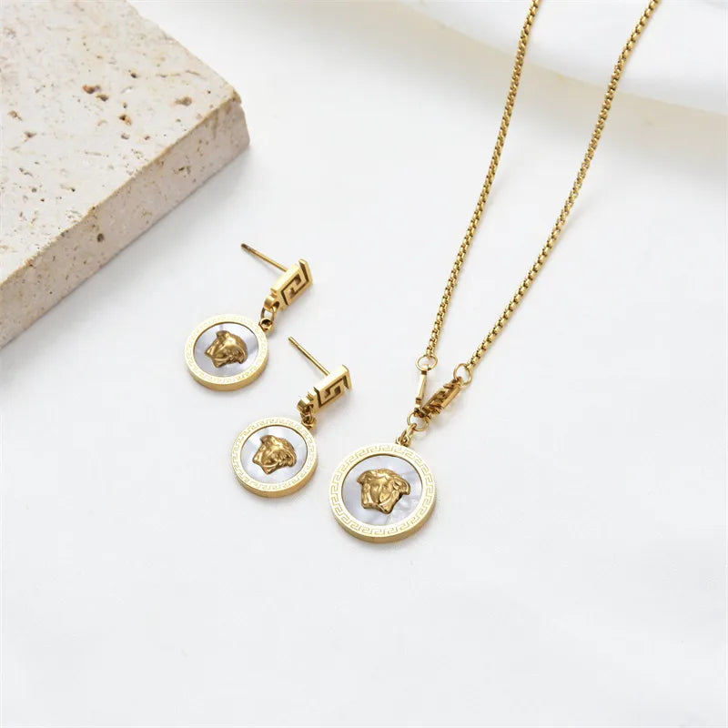 Set necklace and earrings gold-white-set038