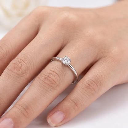 Bague monopierre en argent avec zircon - R022