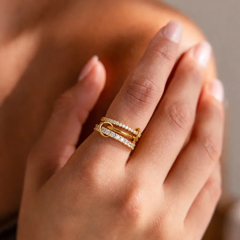 Anillo de acero con circonita azul - R091