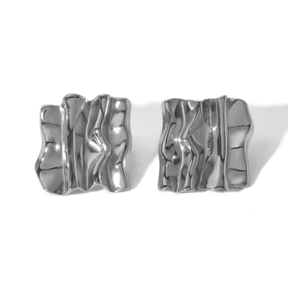 Orecchini in acciaio argentato con trama ondulata-EA592