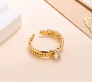 Ring Gold Plot with stone and knitted elements-R140