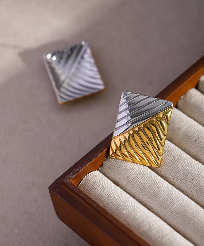Σκουλαρίκια τετράγωνα με ραβδώσεις χρυσό και ασημί-EA431