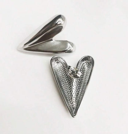 Σκουλαρίκι μοντέρνα καρδιά ατσάλι ασημί-EA310