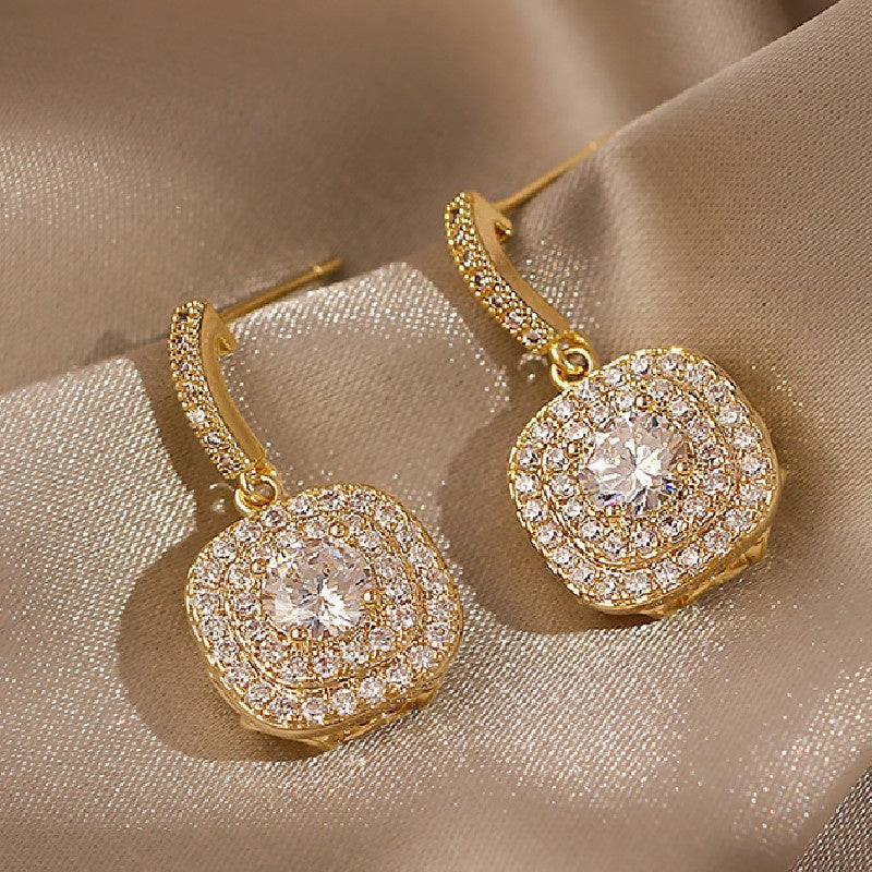 Gold dangle earrings with crystals - ea107