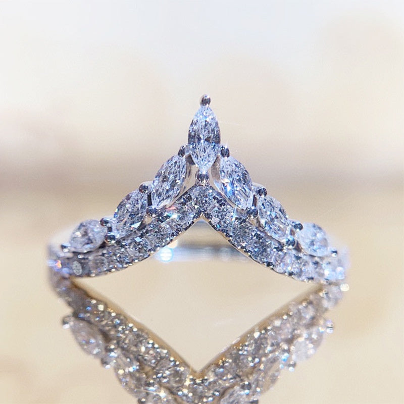Tiara ring with zircon - R180