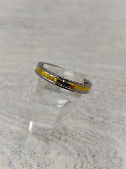 *Δαχτυλίδι βέρα από ατσάλι με χρυσή ρίγα - R072