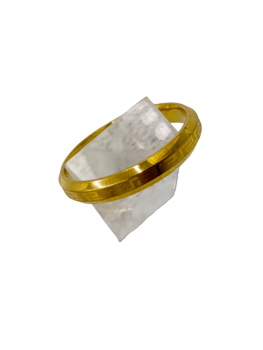 *Δαχτυλίδι βέρα από ατσάλι με χαραγμένο μαίανδρο - R073
