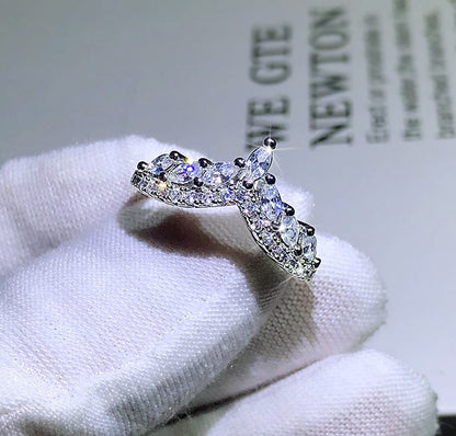 Tiara ring with zircon - R180